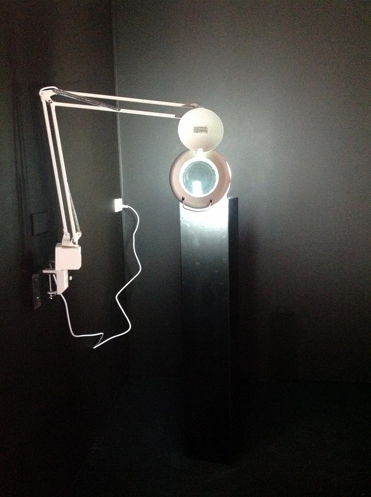 Viewing lamp detail